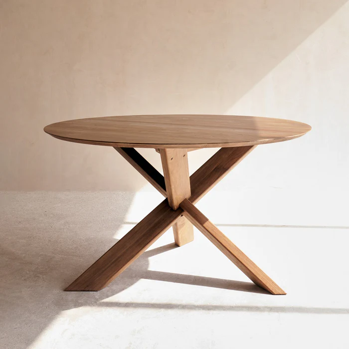 round dinning table