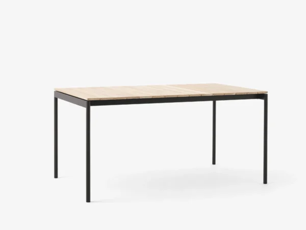 outdoor dining table